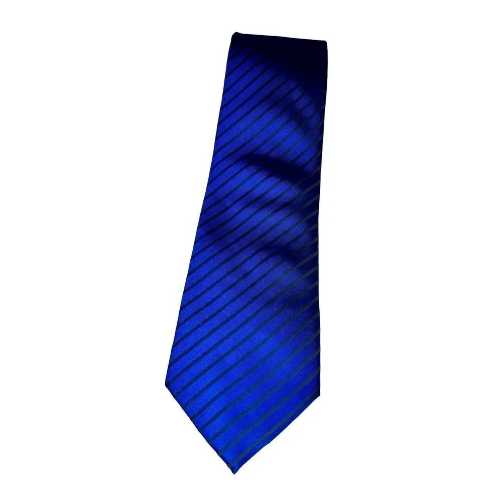 GUCCI Mens Diagonal Striped Tie Blue Worn by Actor for less than two hours.